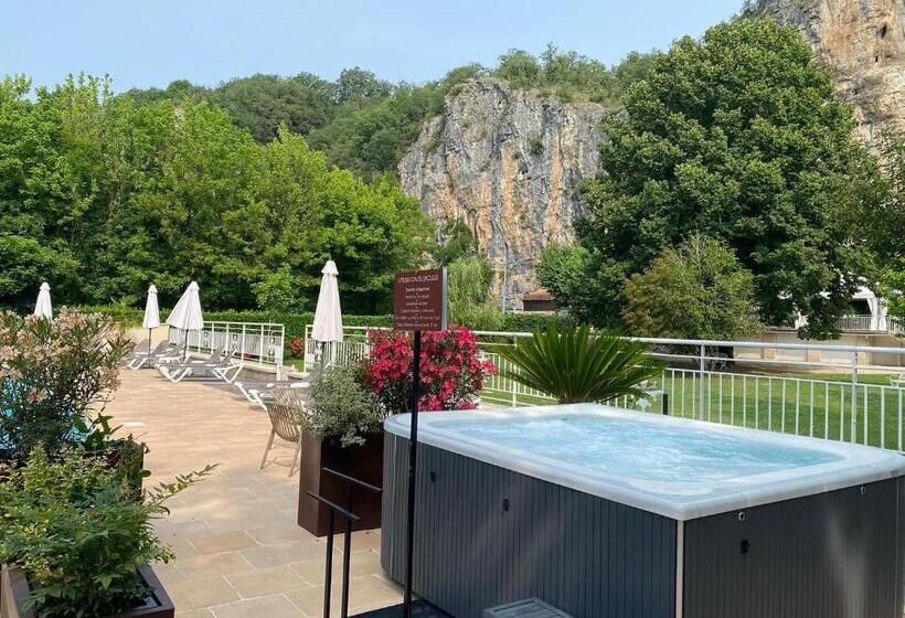 Отель Logis Hôtels   Hôtel Restaurant Domaine Les Falaises