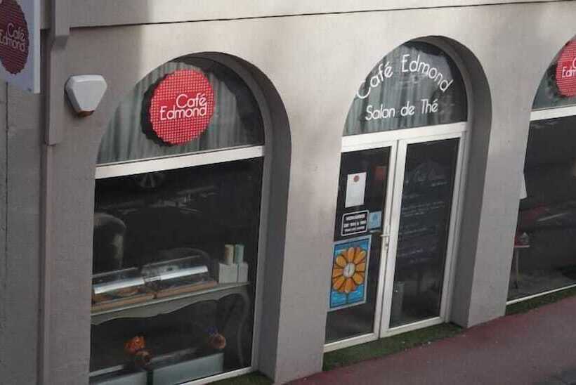 ホテル Edmond Rostand