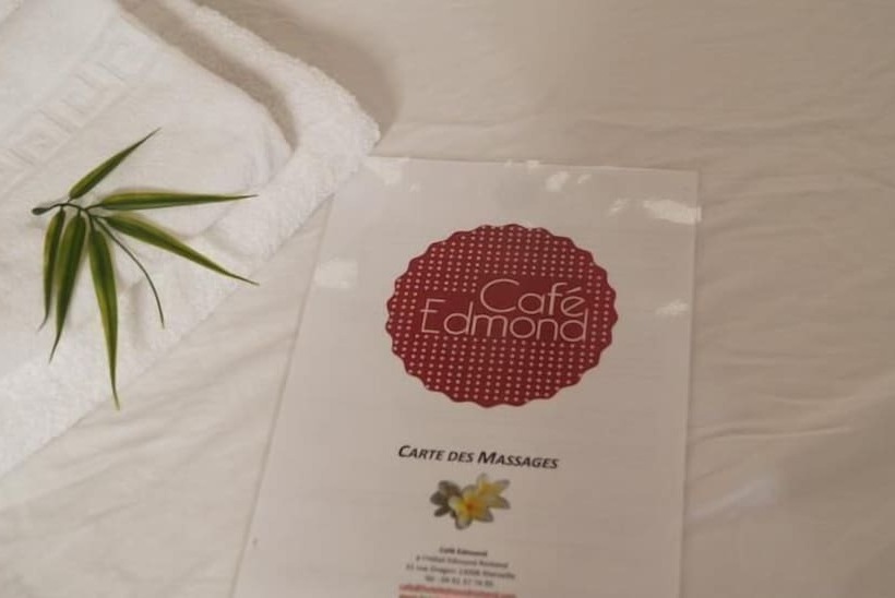 ホテル Edmond Rostand