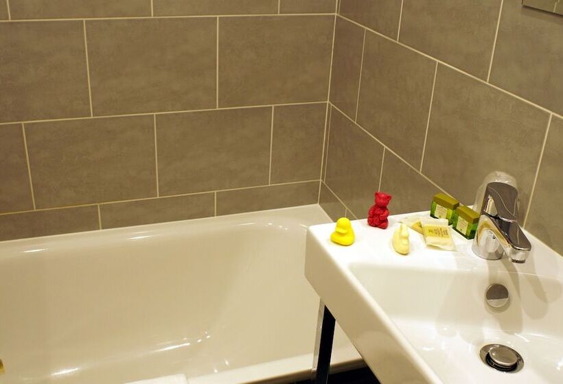 ホテル Edmond Rostand