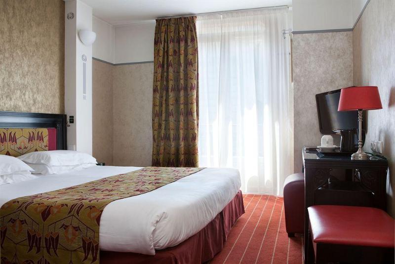 ホテル Eiffel Seine