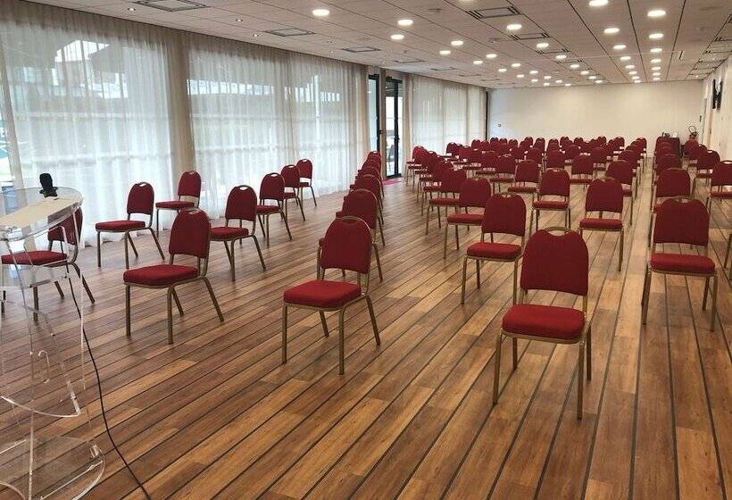 Отель Hôtel Forest Hill Meudon Velizy