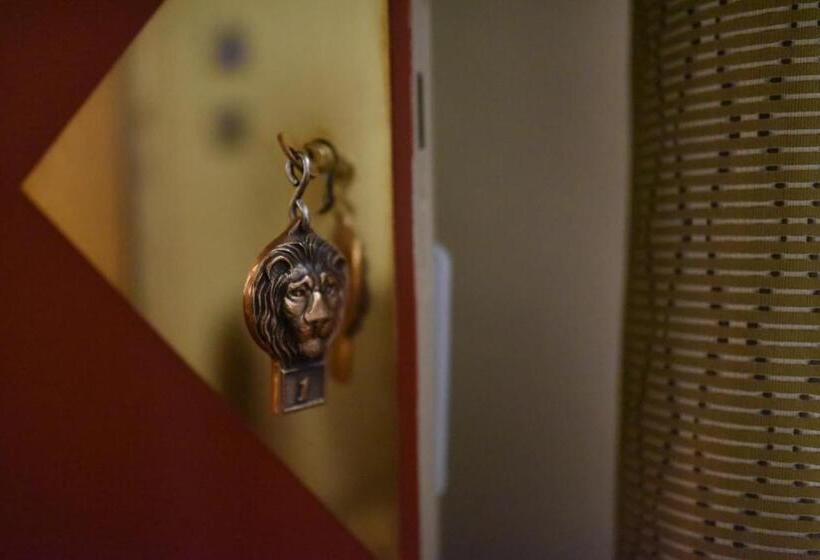 Отель Grand Hôtel Du Lion D Or