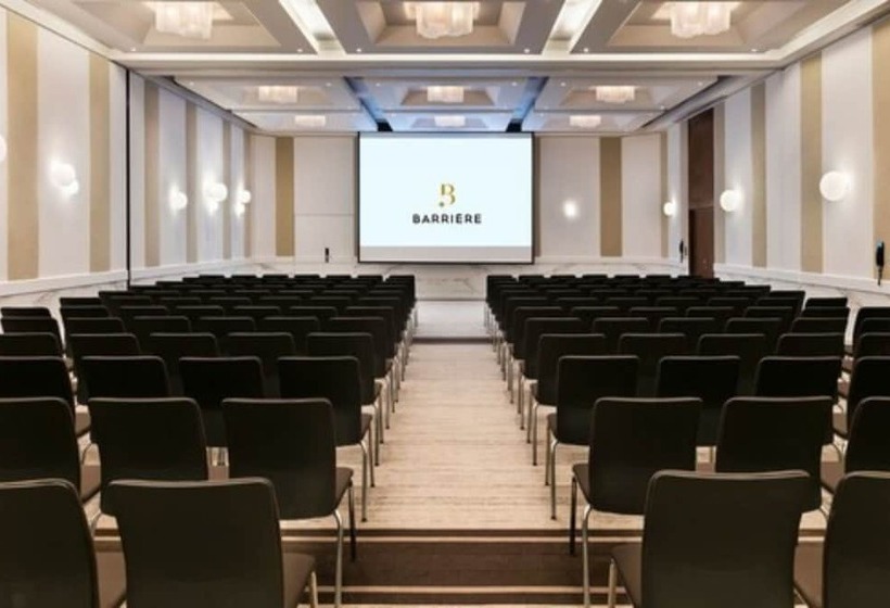 בית מלון כפרי Hôtel Barrière Le Gray D Albion