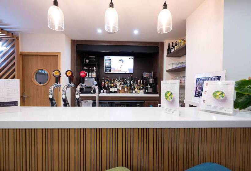 هتل Holiday Inn Calais Centre, An Ihg