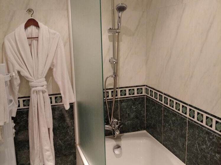 Отель Hostellerie Les Hauts De Sainte Maure