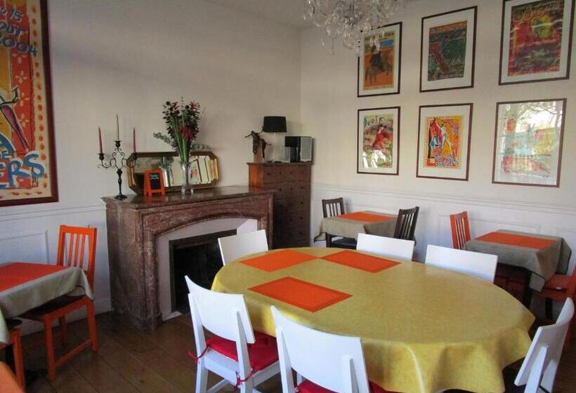 호텔 Hôtel Des Poètes Avec Parking Sur Réservation