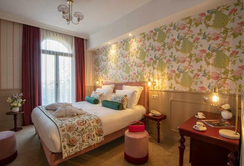 فندق Hôtel Petit Palais