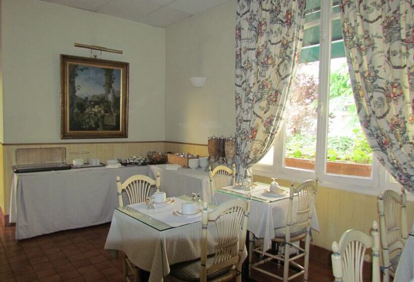 ホテル Hôtel Exelmans