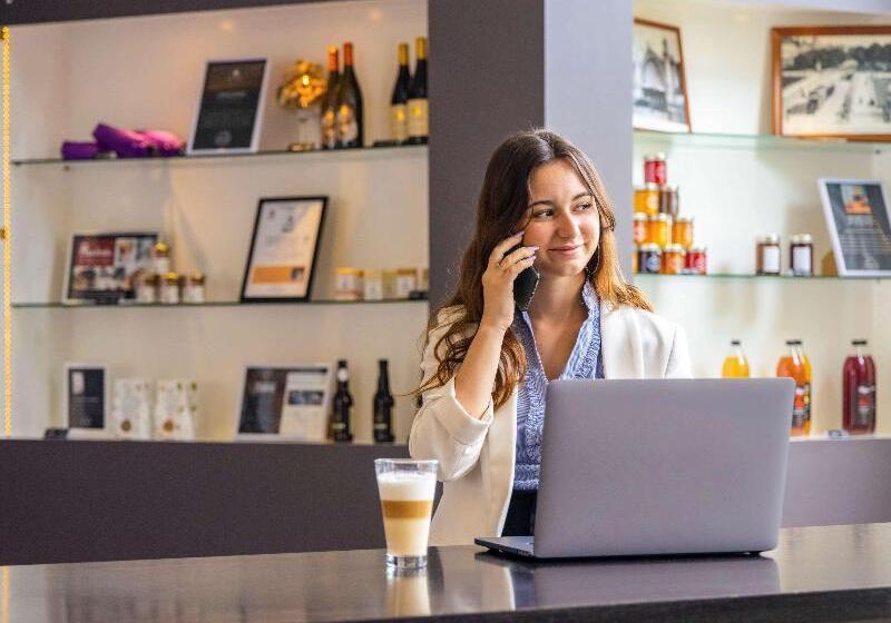 هتل Hôtel Mercure Tours Nord