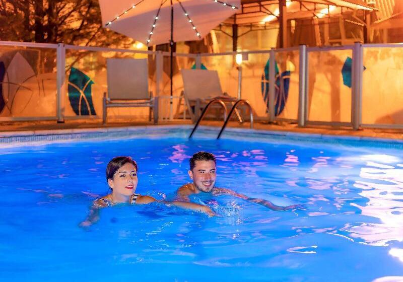 هتل Hôtel Mercure Tours Nord