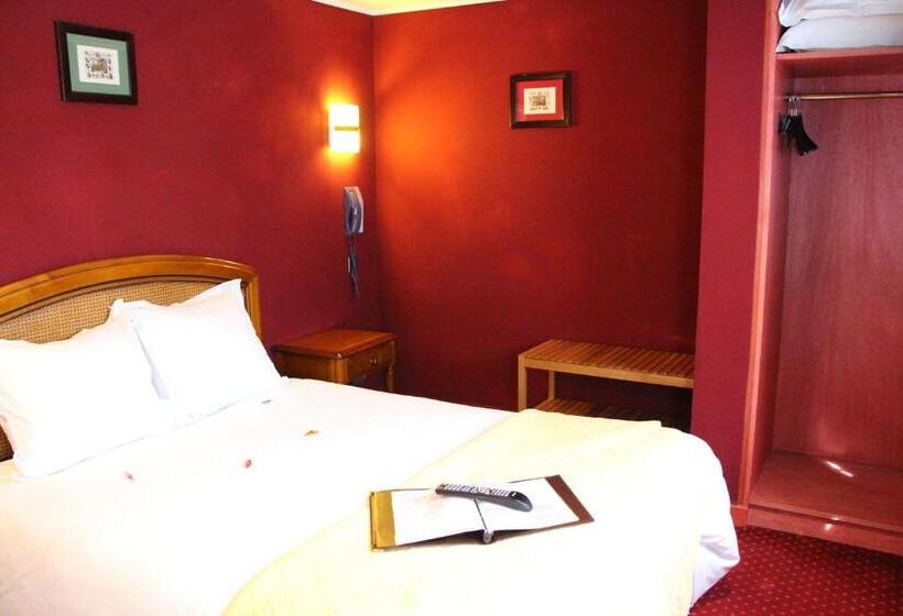 ホテル Hôtel Restaurant La Cigogne