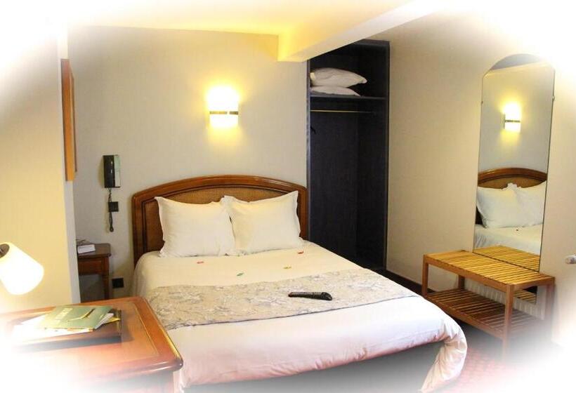 ホテル Hôtel Restaurant La Cigogne