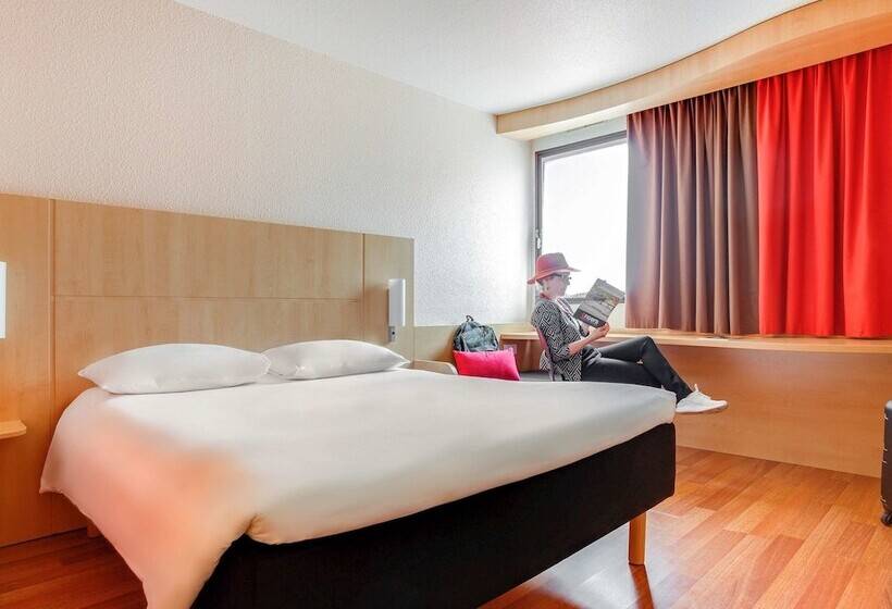 Отель Ibis Angers Centre Chateau