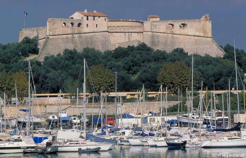 בית מלון כפרי Ibis Antibes Sophia Antipolis