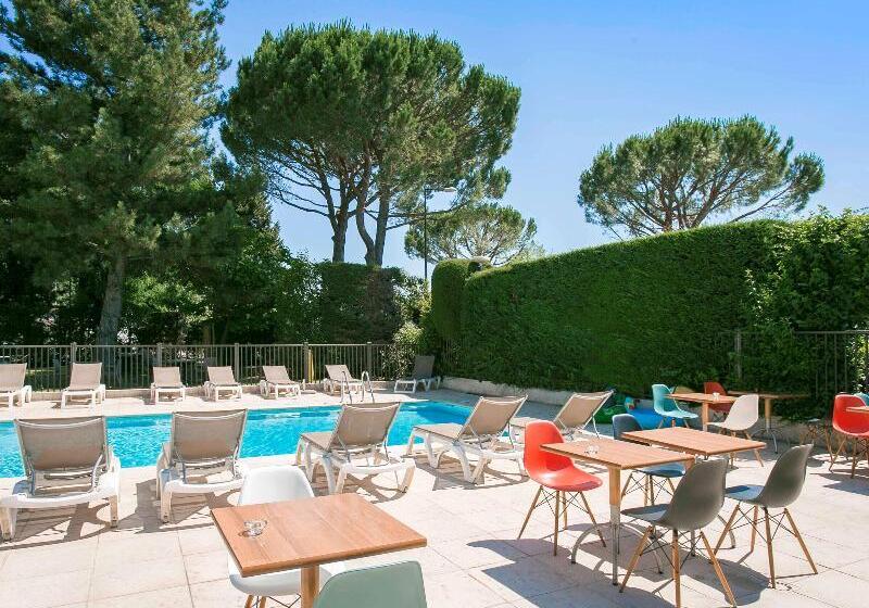 هتل Ibis Avignon Sud