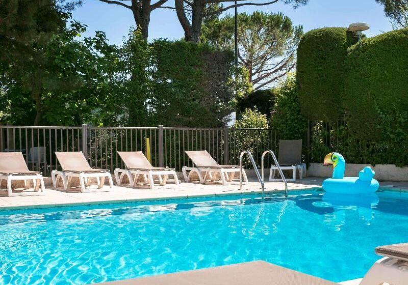 هتل Ibis Avignon Sud
