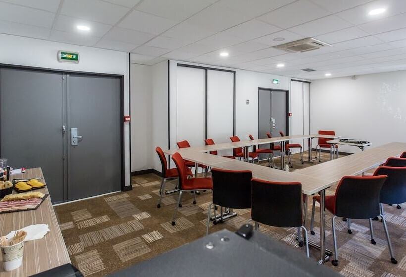 בית מלון כפרי Ibis Bourges Centre