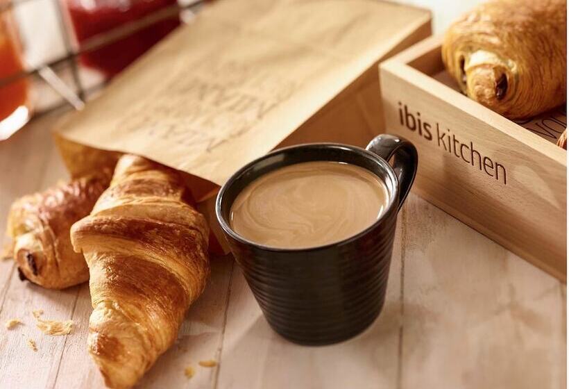 Отель Ibis Chartres Ouest Lucé