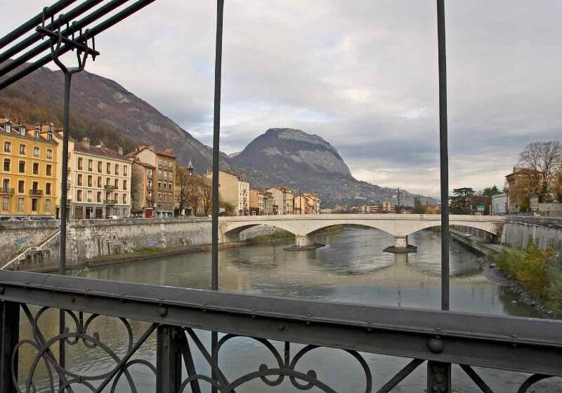 בית מלון כפרי B&B Grenoble Université 2