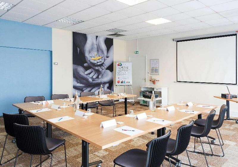 酒店 Ibis Laval Le Relais d'Armor