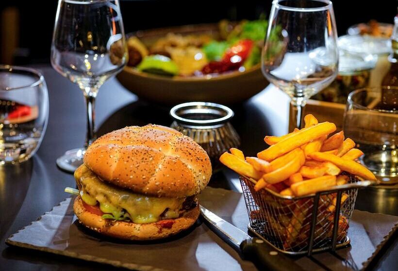 בית מלון כפרי Ibis Mâcon Sud Crêches