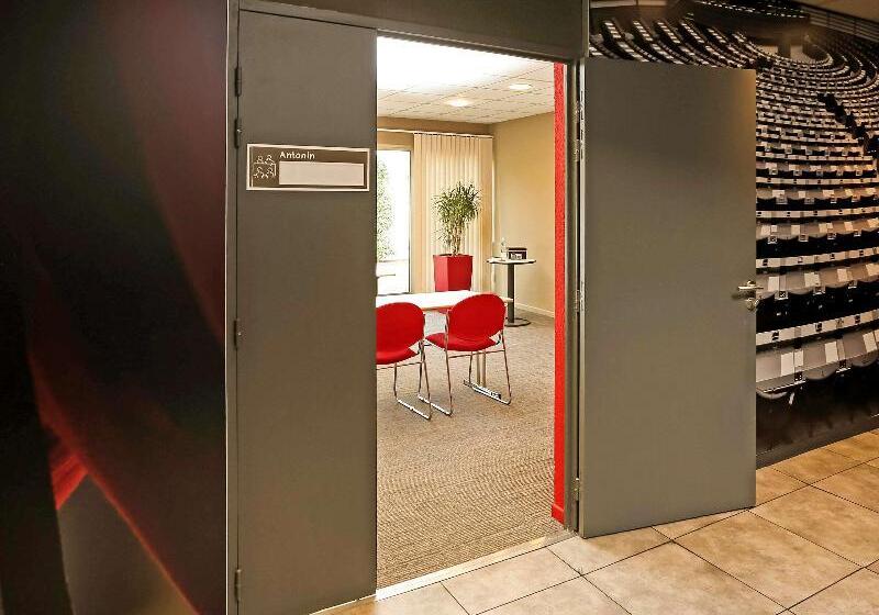 هتل Ibis Nîmes Ouest   A9