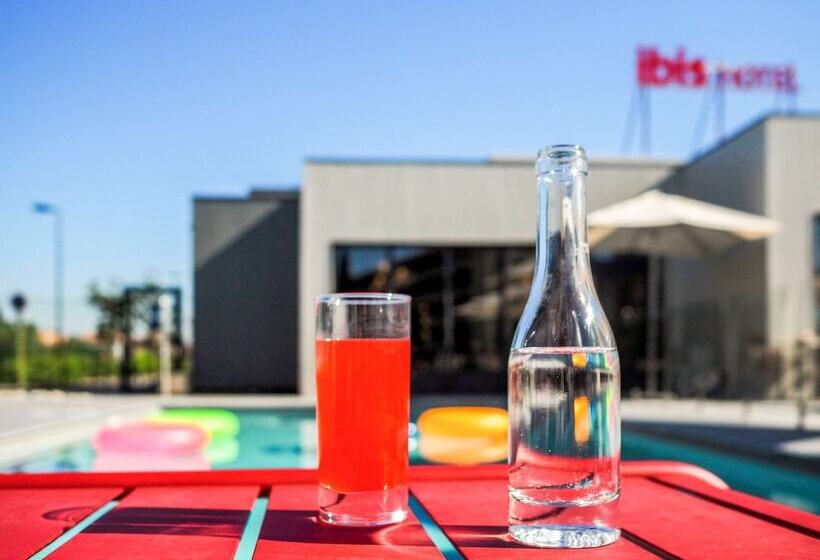 Отель Ibis Orange Centre