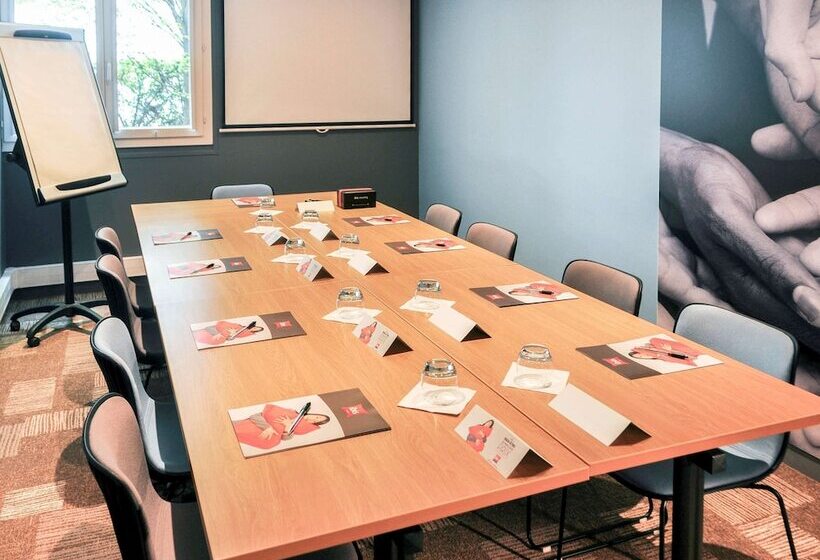 Ibis Roanne Le Coteau Hotel Restaurant