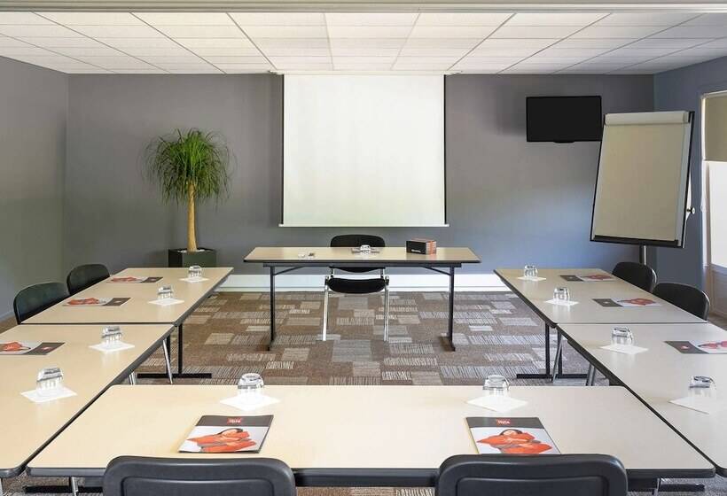 Ibis Roanne Le Coteau Hotel Restaurant