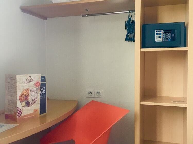 בית מלון כפרי Ibis Saintdenis Stade Ouest