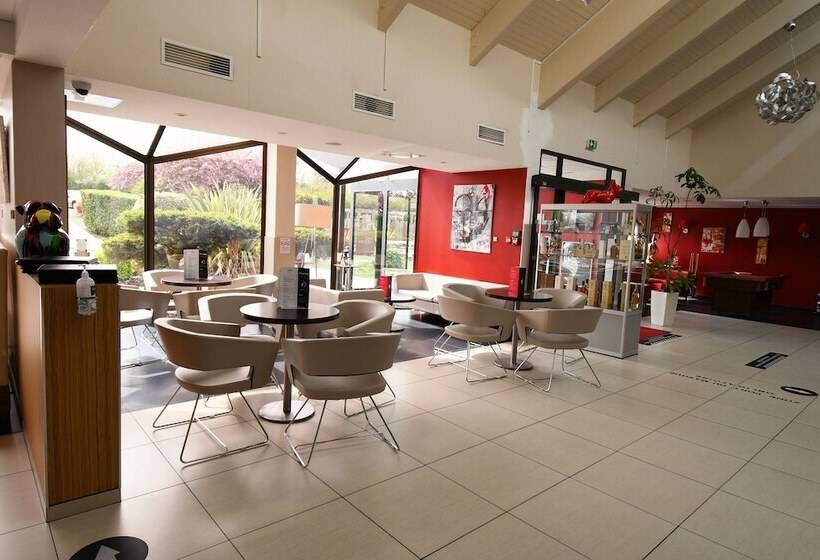 Отель Ibis Saintes