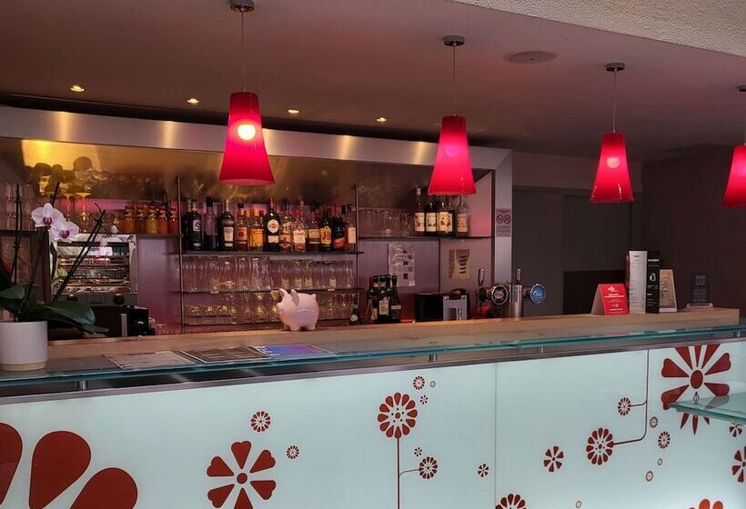 Отель Ibis Saintes