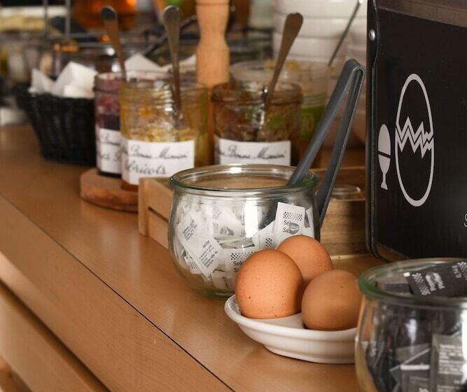 Отель Ibis Saintes