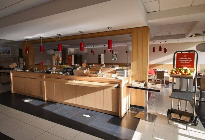 Отель Ibis Saintes