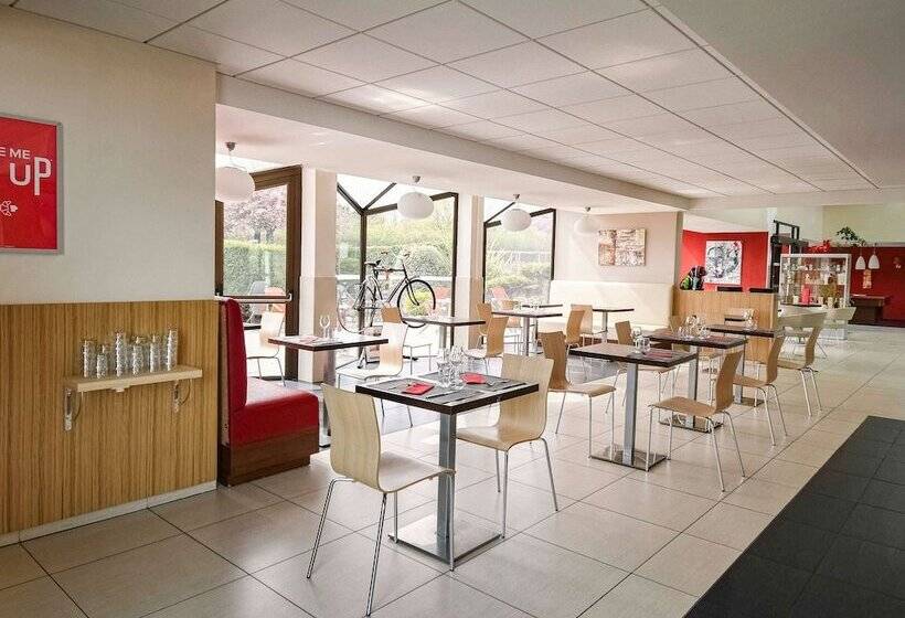 Отель Ibis Saintes