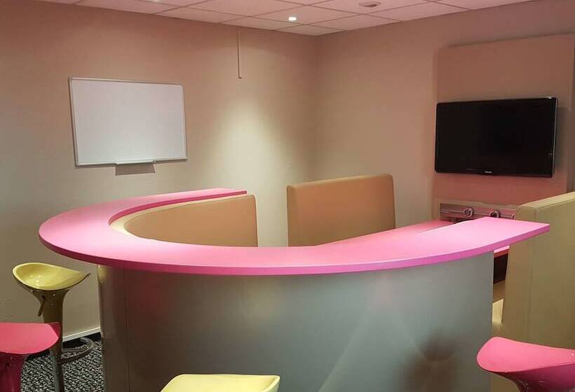 Отель Ibis Saintes