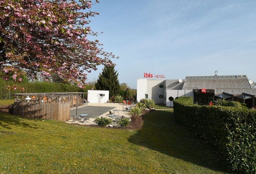 Отель Ibis Saintes