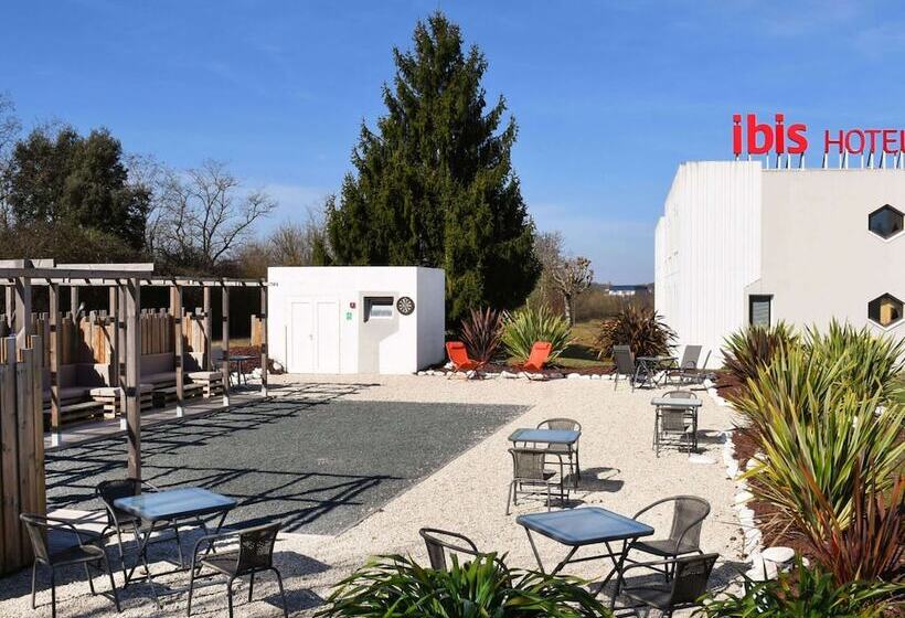 Отель Ibis Saintes