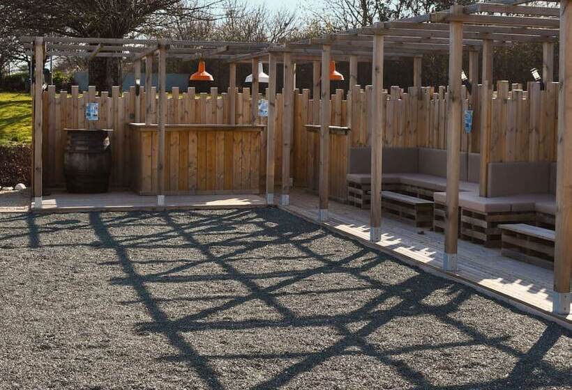 Отель Ibis Saintes