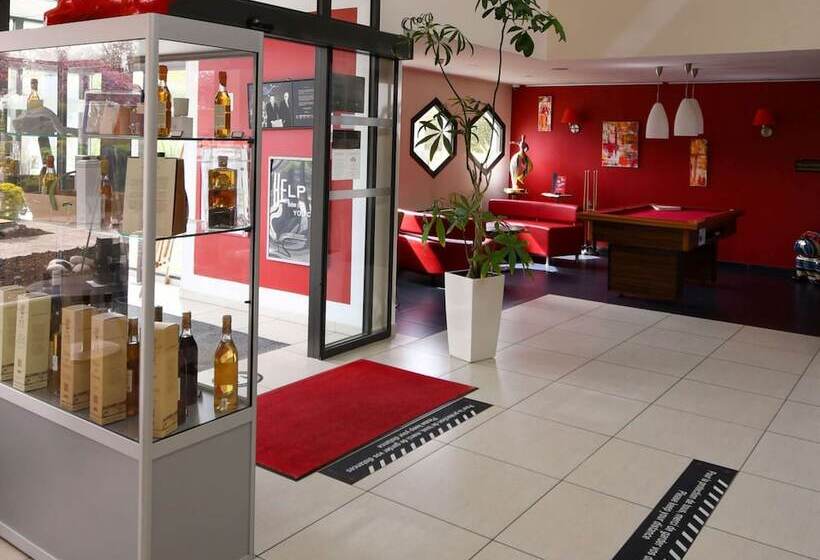 Отель Ibis Saintes