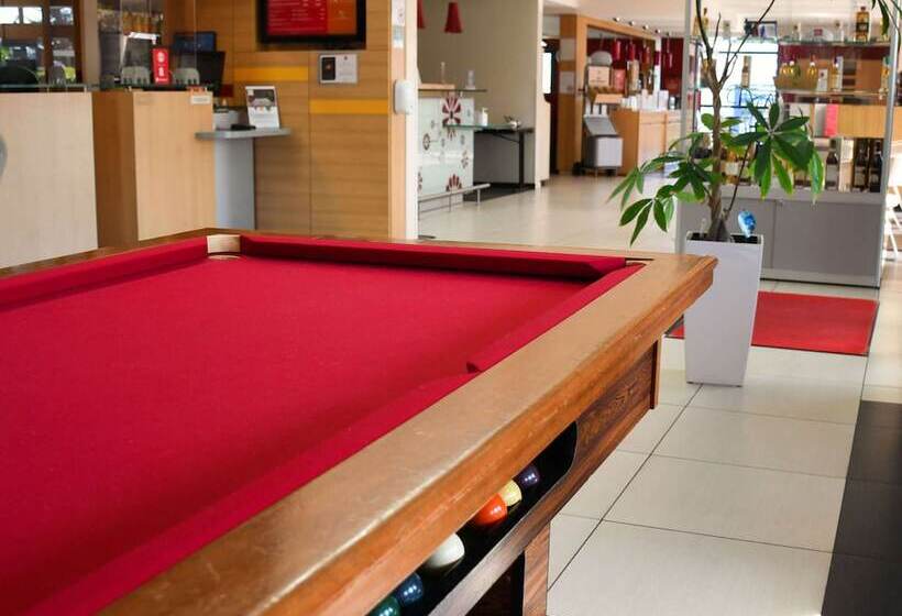 Отель Ibis Saintes