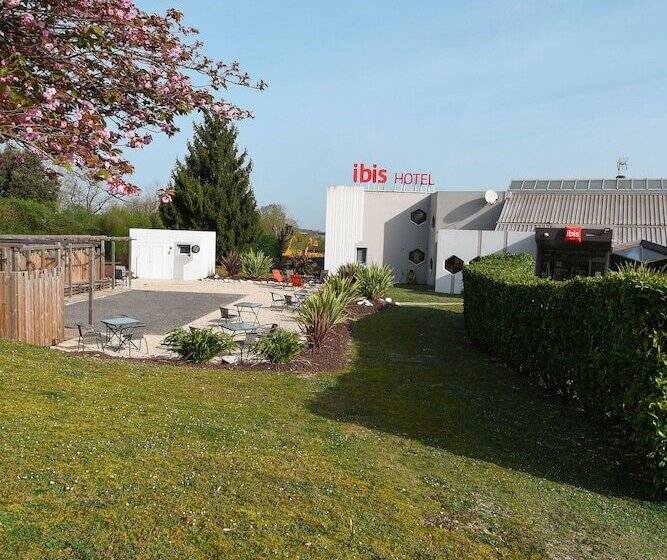 Отель Ibis Saintes