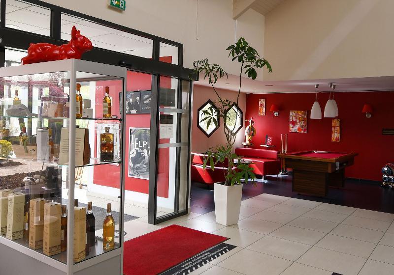 Отель Ibis Saintes