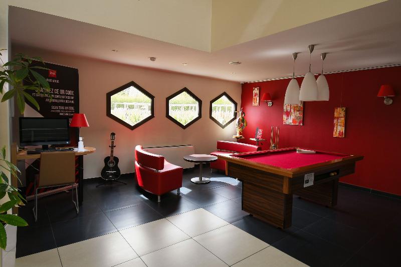 Отель Ibis Saintes