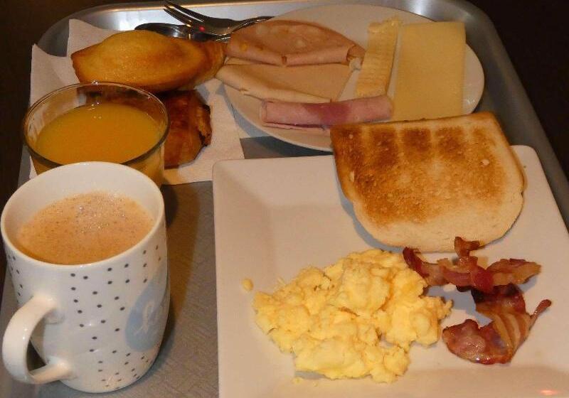 Отель Ibis Saintes