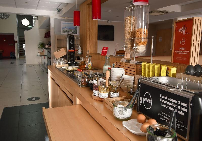 Отель Ibis Saintes