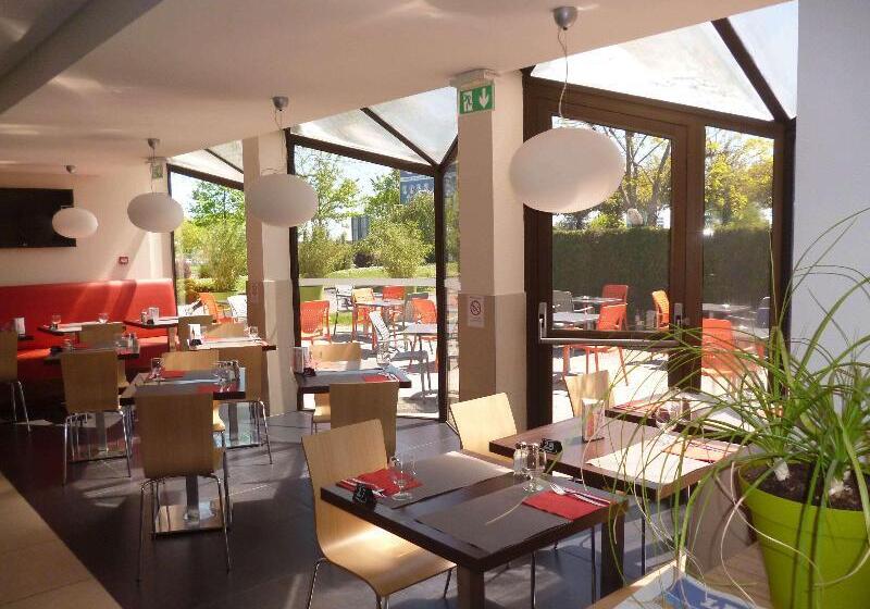 Отель Ibis Saintes