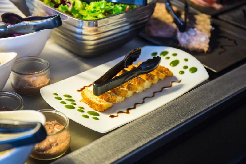 Отель Inn Design Laval