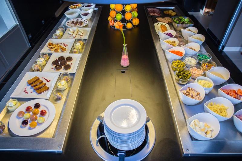 Отель Inn Design Laval